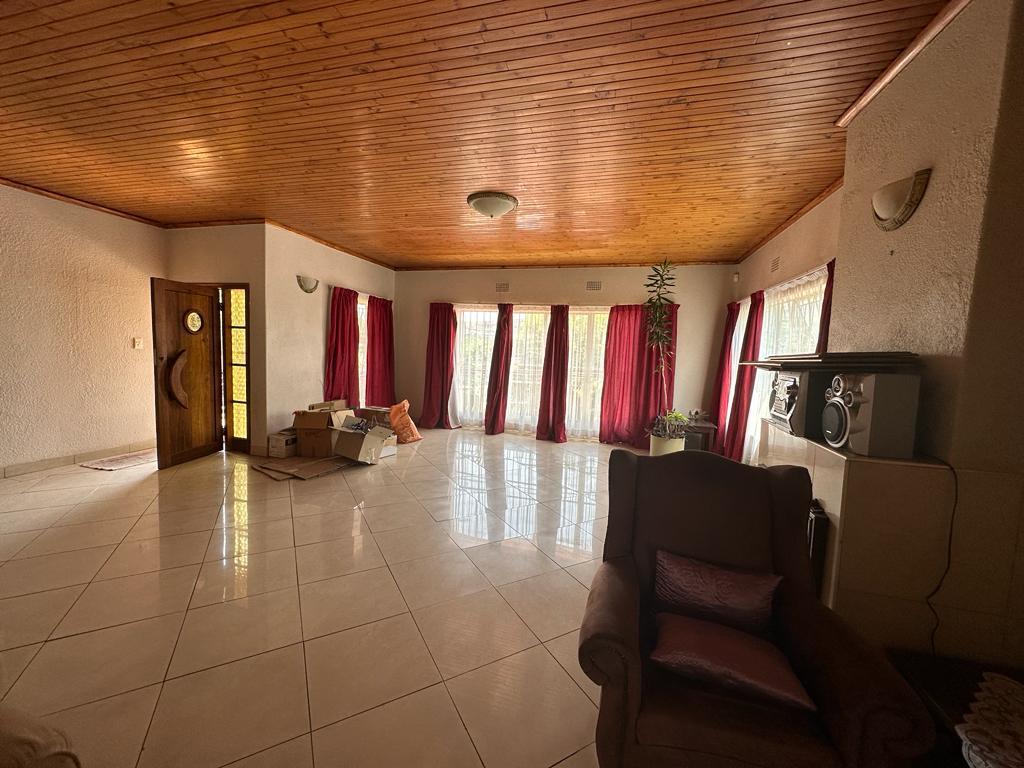4 Bedroom House in Glenanda