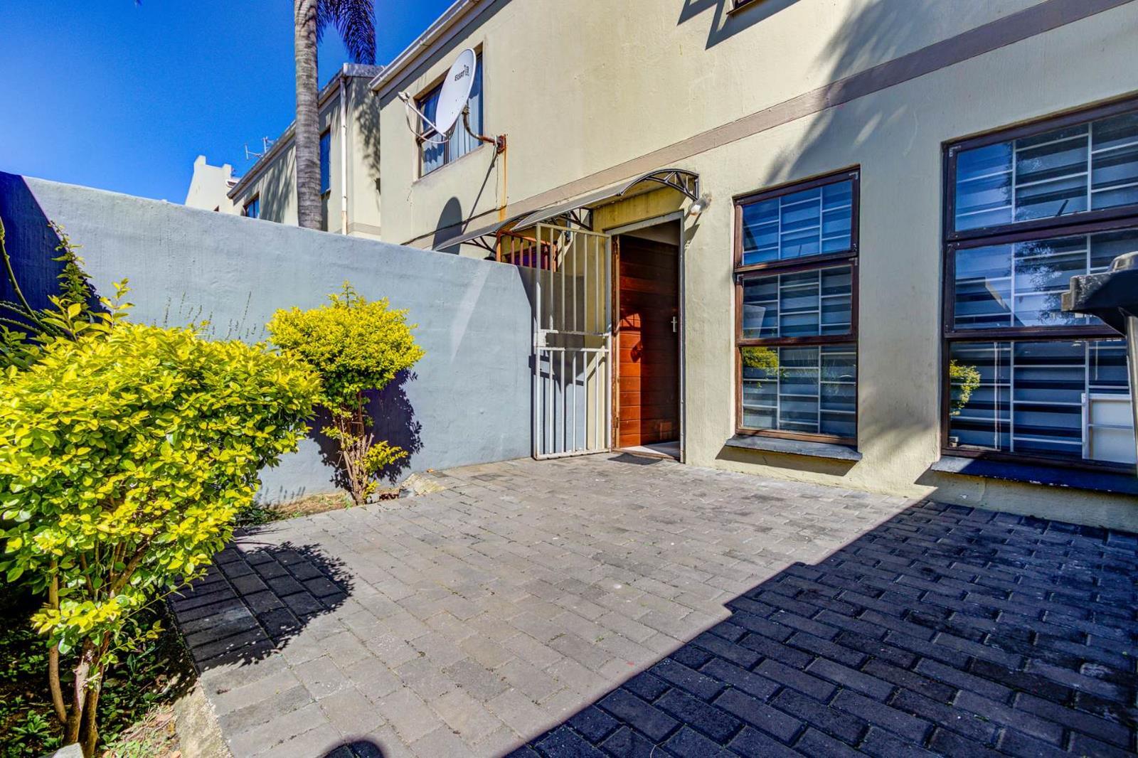 3 Bedroom Townhouse in Birchleigh North