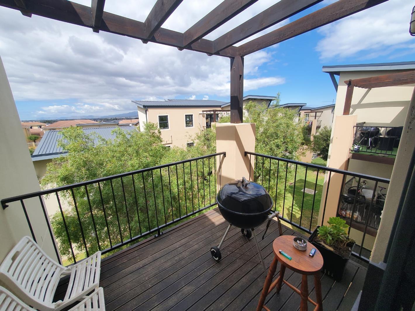 2 Bedroom Apartment in Burgundy Estate