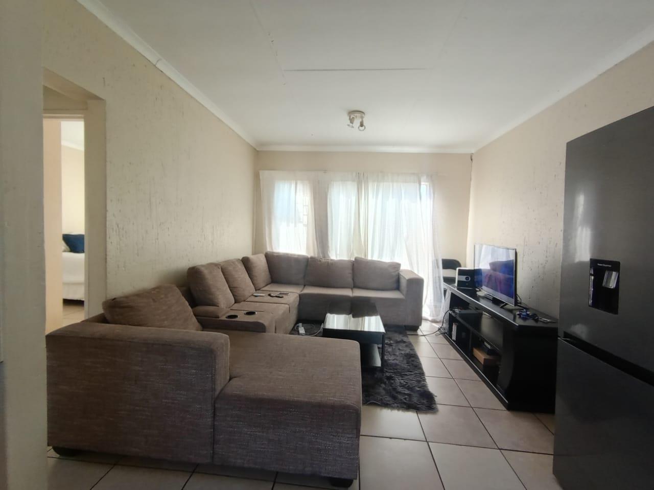 2 Bedroom Apartment in Klippoortje