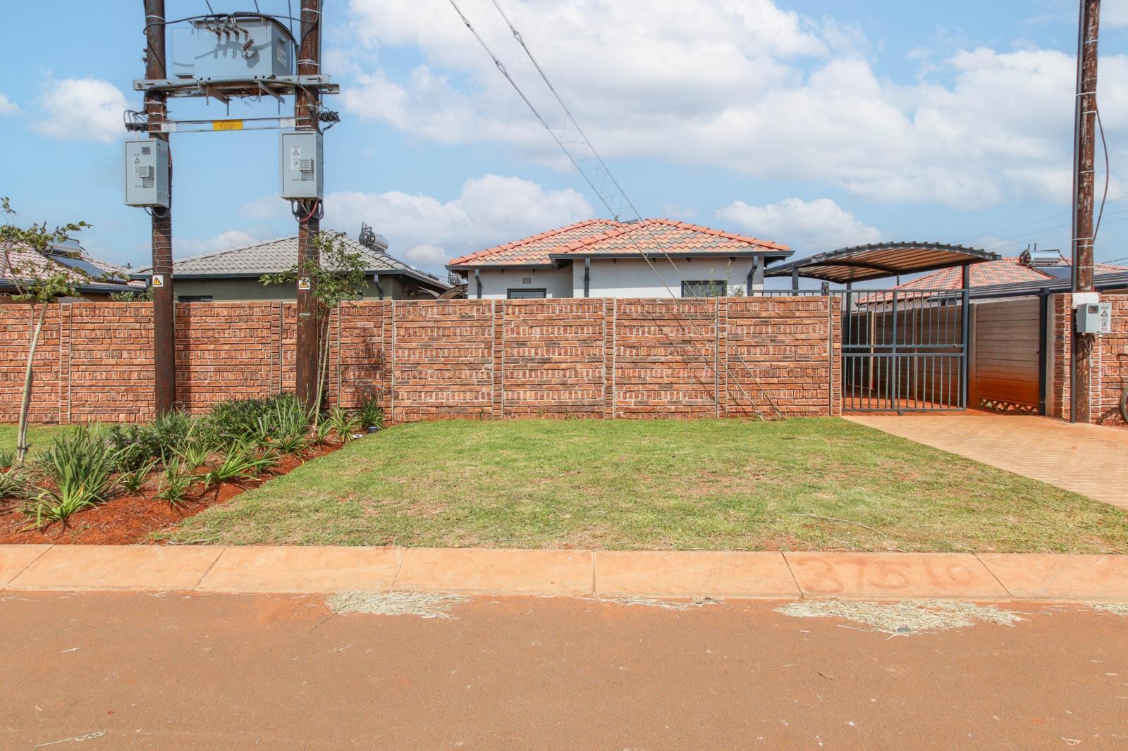 2 Bedroom House in Protea North