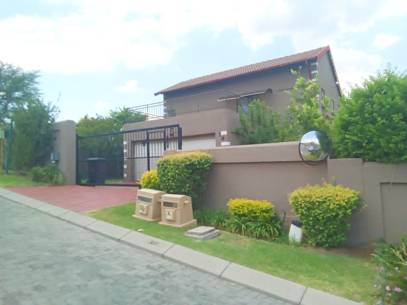 5 Bedroom House in Halfway House