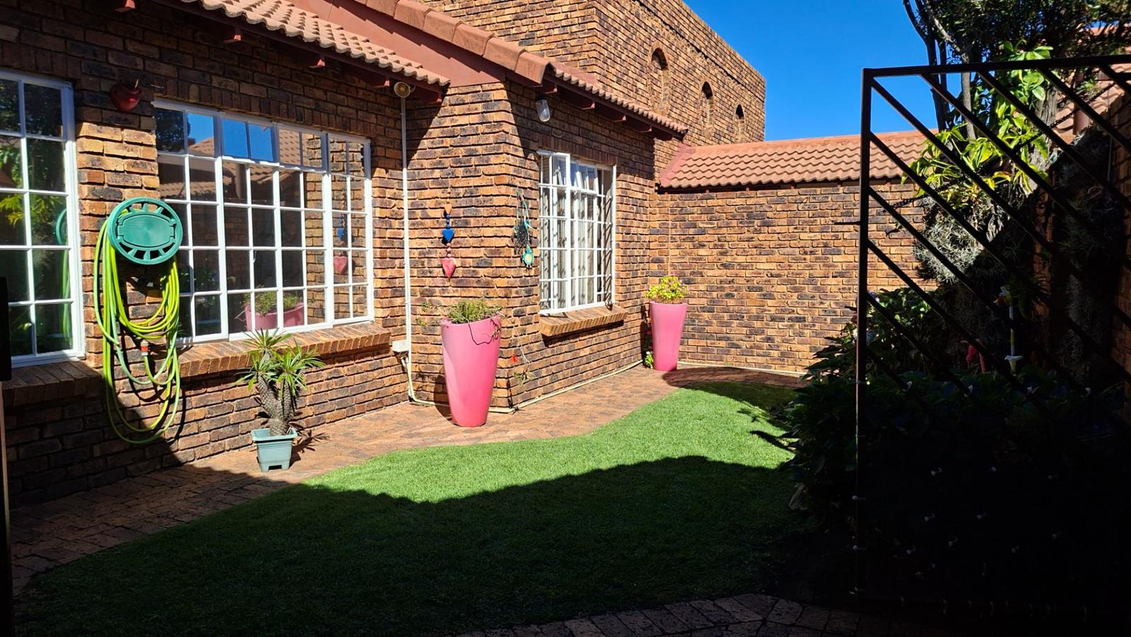3 Bedroom Townhouse in Brackendowns