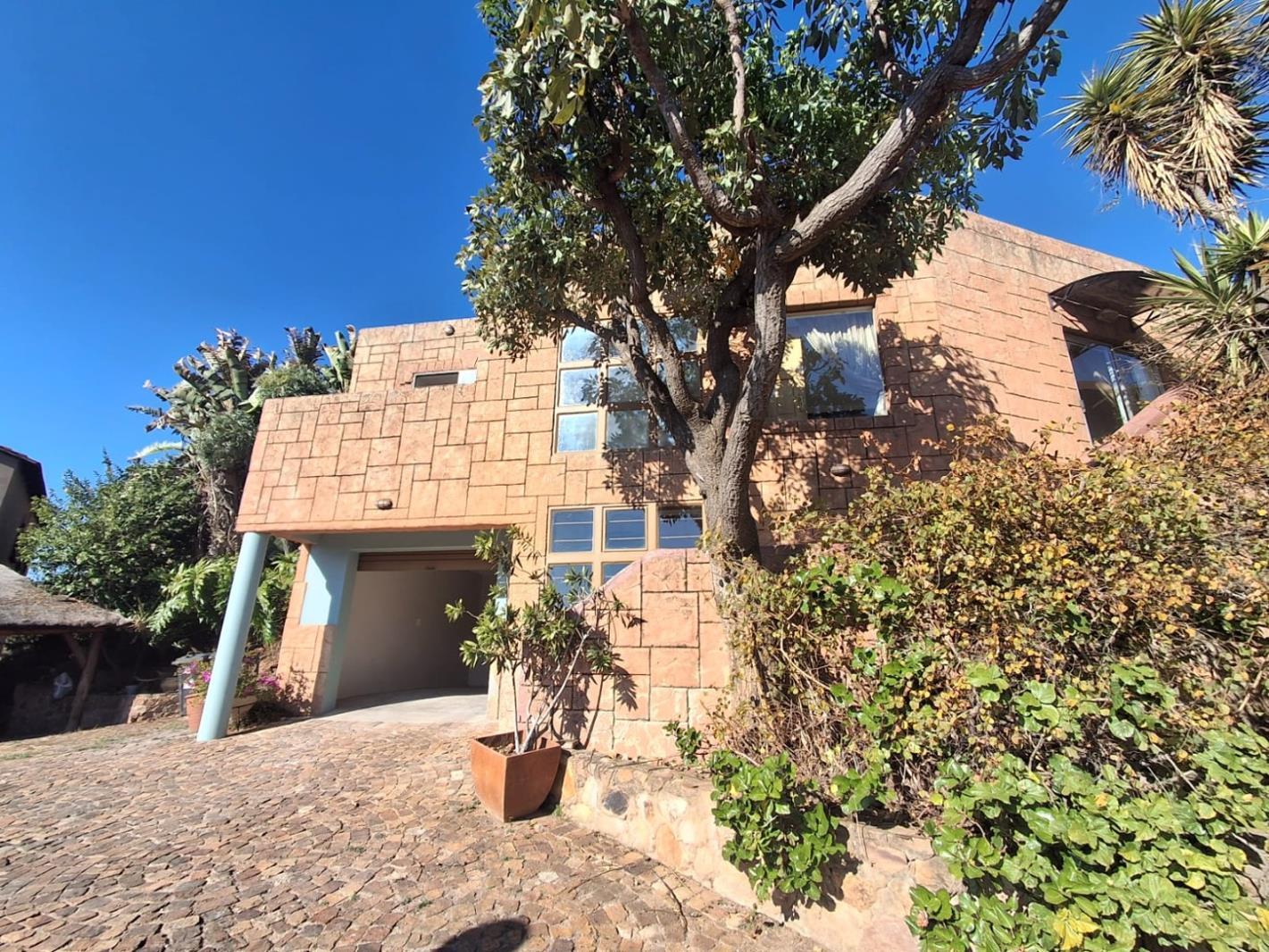 2 Bedroom House in Oakdene
