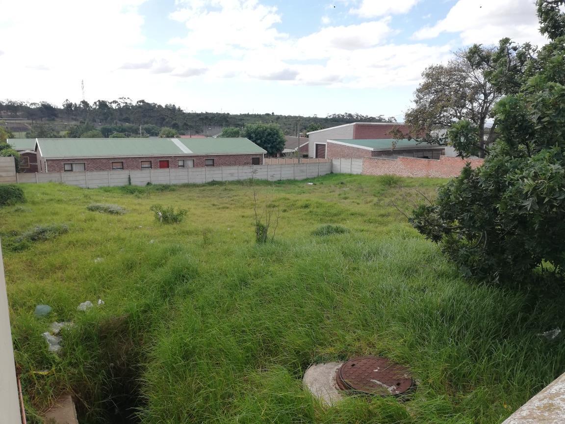 892 m² Land available in Albertinia