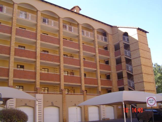 2 Bedroom Apartment in Die Hoewes