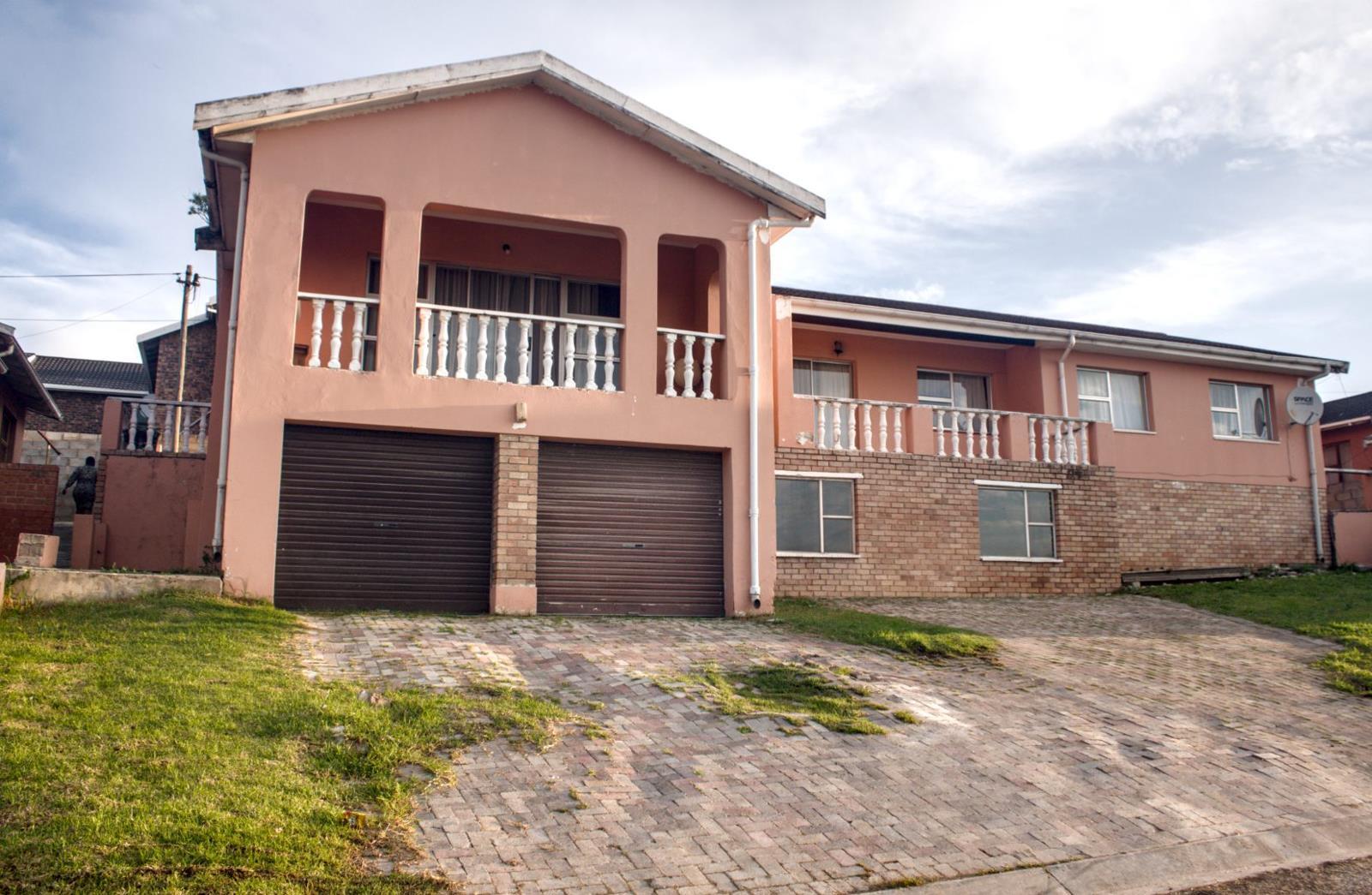 4 Bedroom House in KwaMagxaki