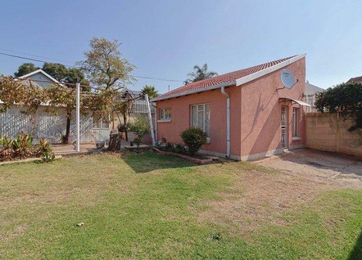 1 Bedroom Garden Cottage in Robertsham