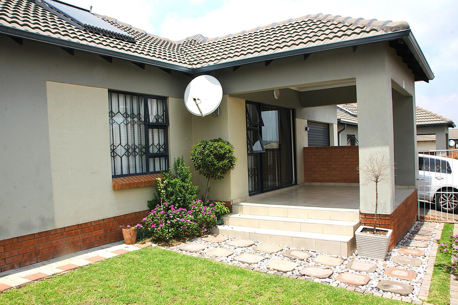 3 Bedroom Simplex in The Reeds