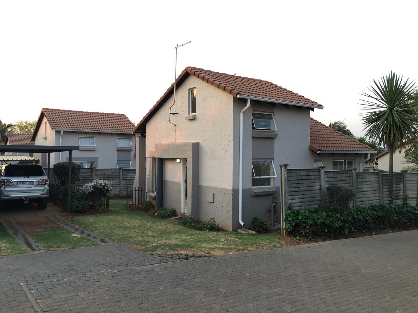 3 Bedroom Townhouse in Weltevreden Park