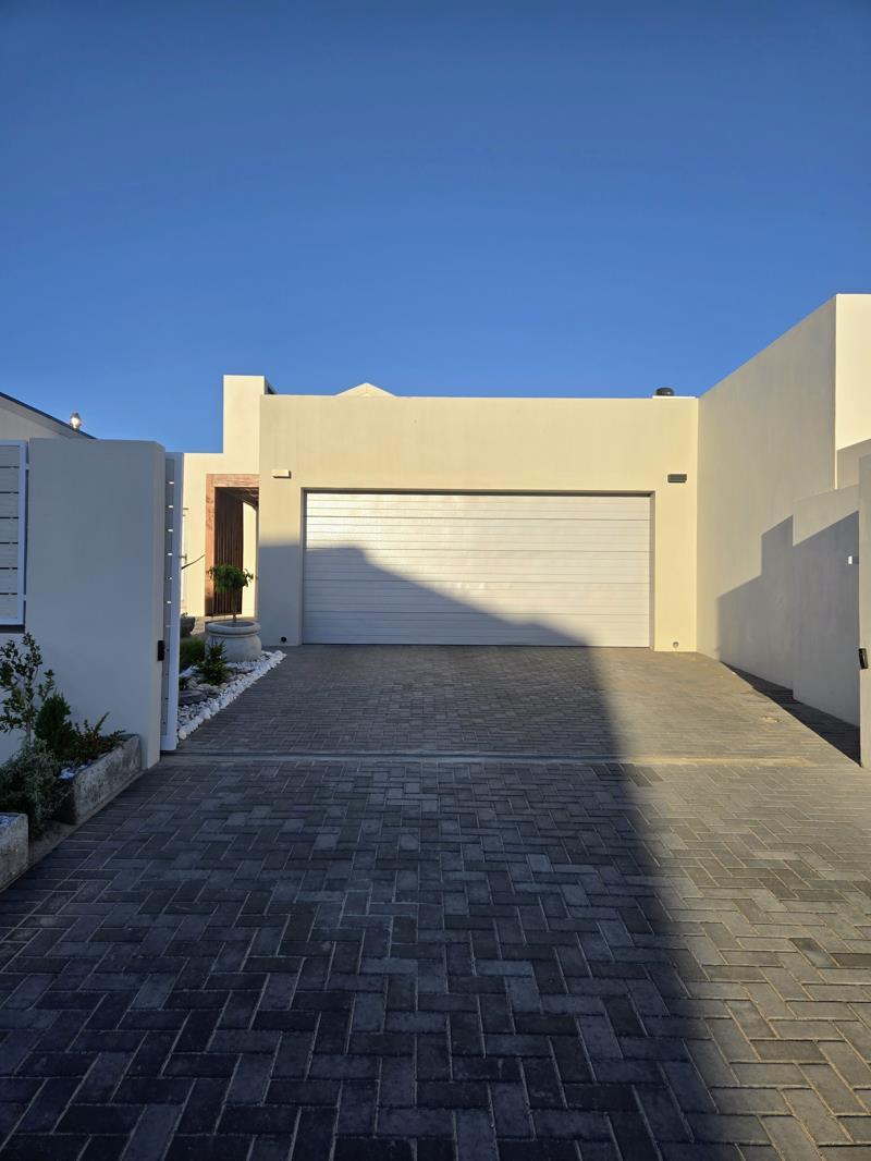 3 Bedroom House in Sandown