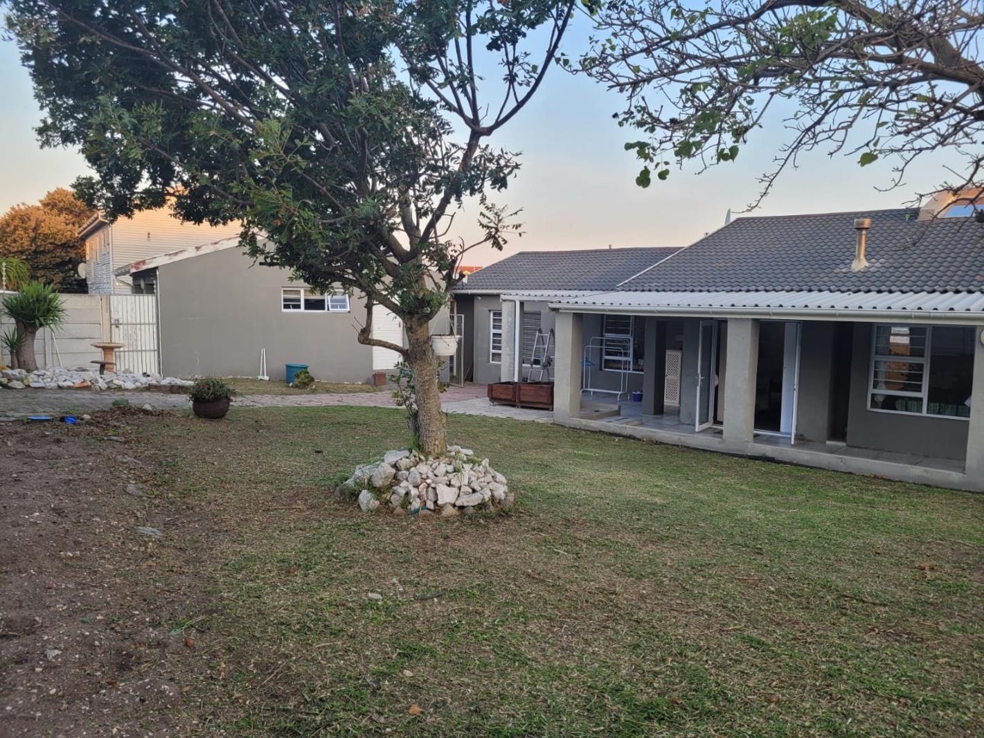 3 Bedroom House in Beachview