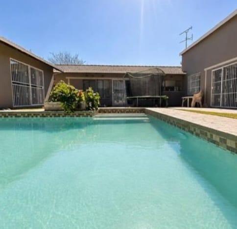 5 Bedroom House in Brackendowns