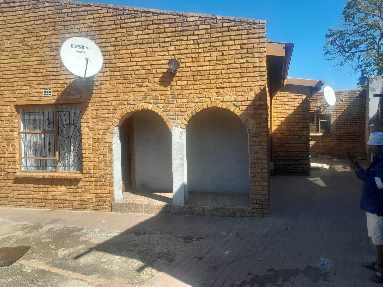 2 Bedroom House in Meadowlands