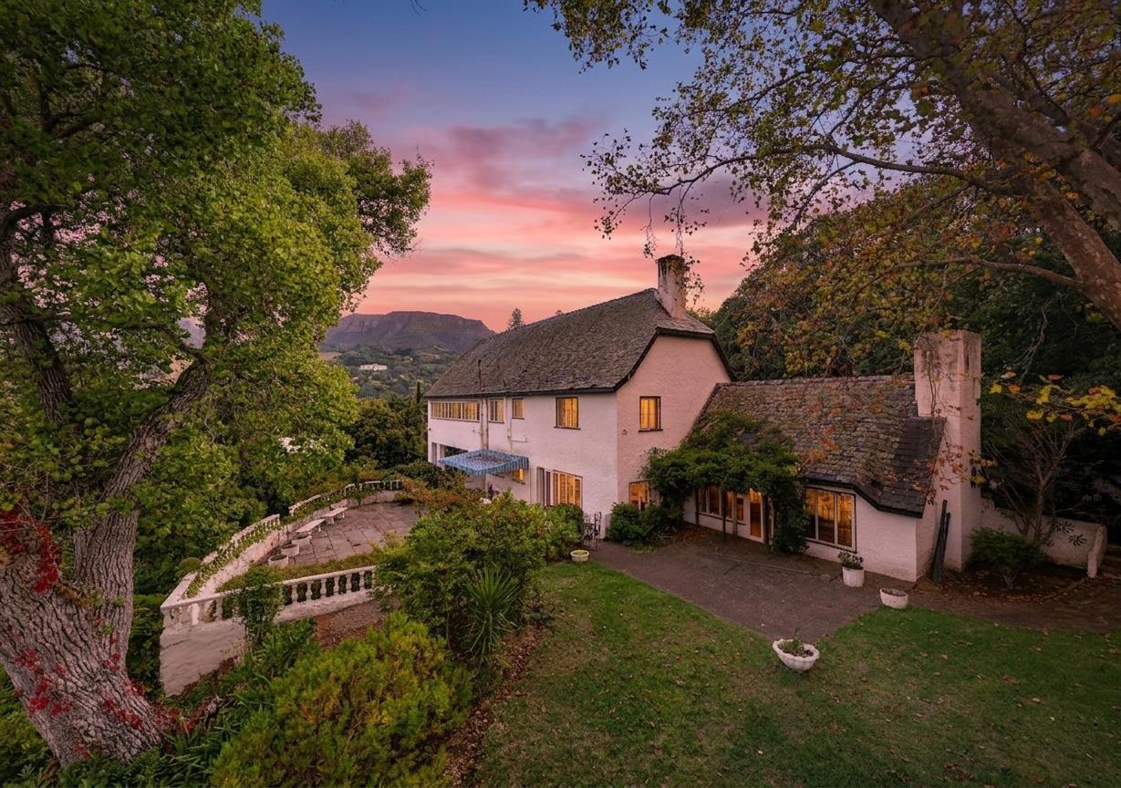 7 Bedroom House in Constantia