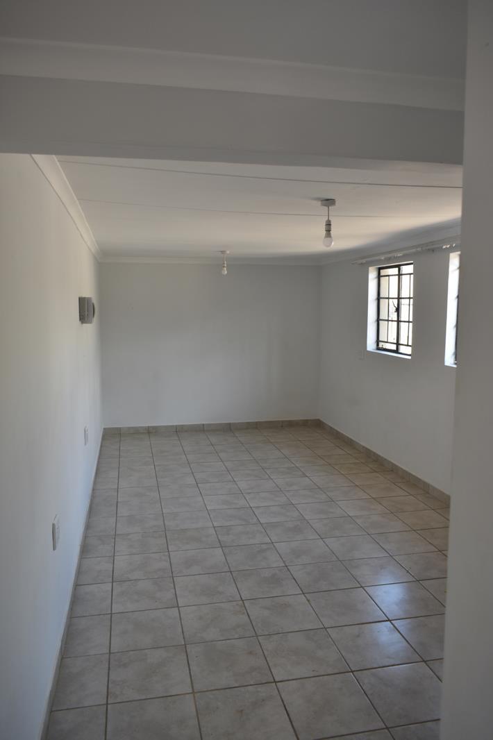 Bachelor apartment in Rietfontein AH