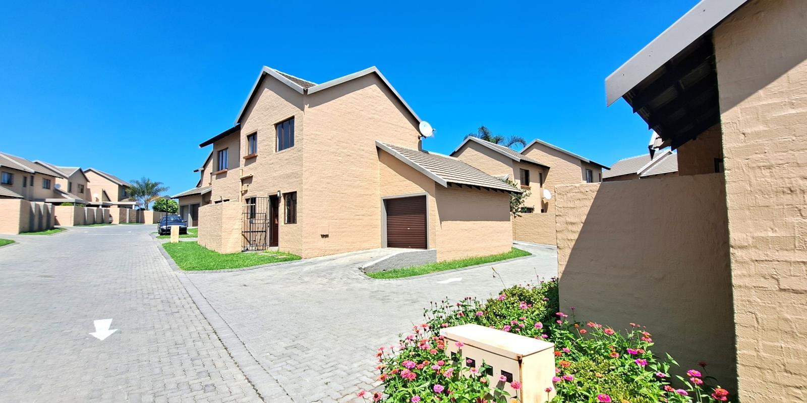 2 Bedroom Townhouse in Carlswald Estate