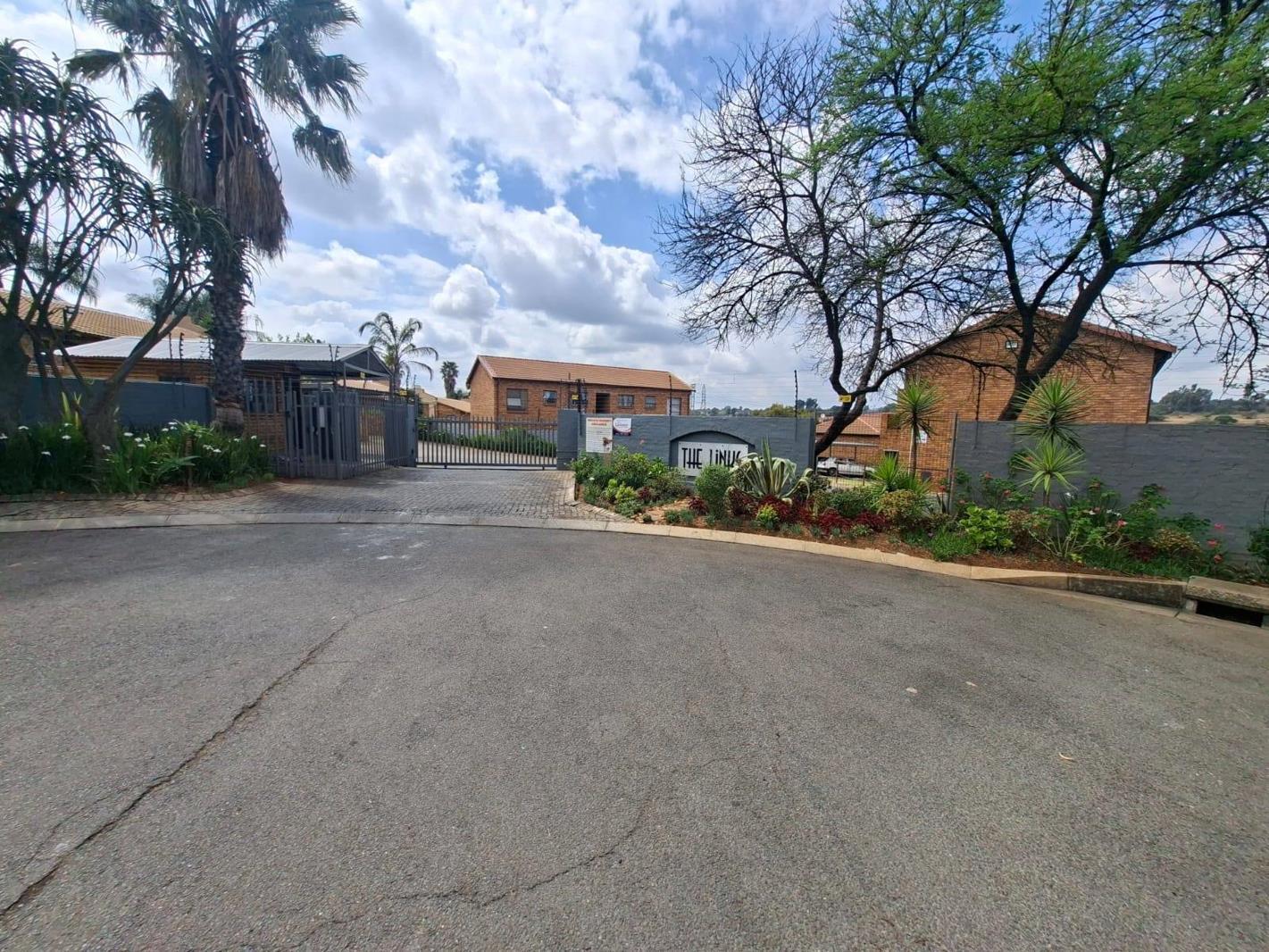 2 Bedroom Apartment in Wilgeheuwel