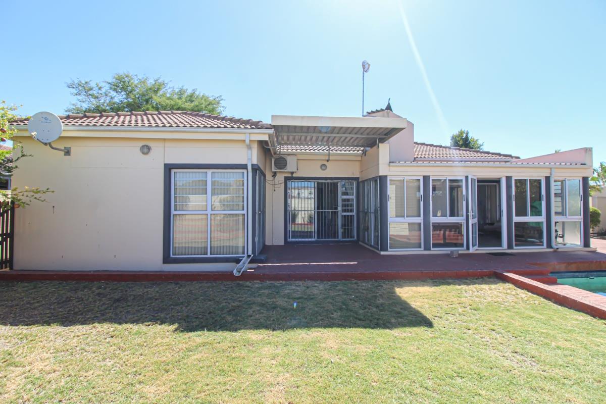 4 Bedroom House in Port Owen