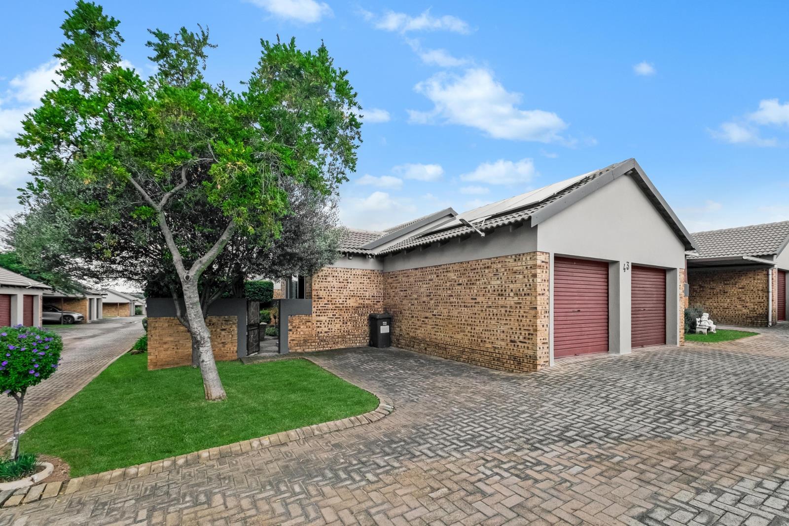 3 Bedroom Simplex in Honeydew Manor