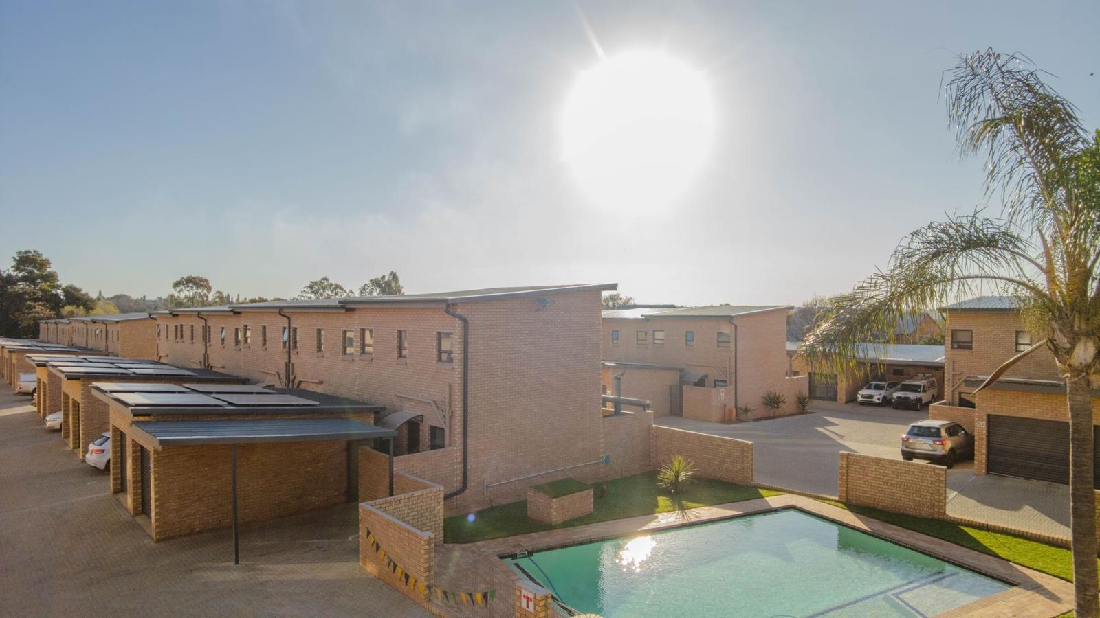 2 Bedroom Townhouse in Glen Marais