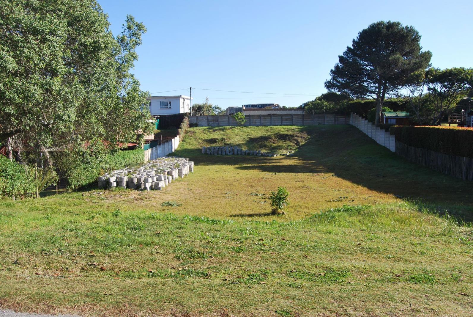 1 115 m² Land available in Sedgefield Central