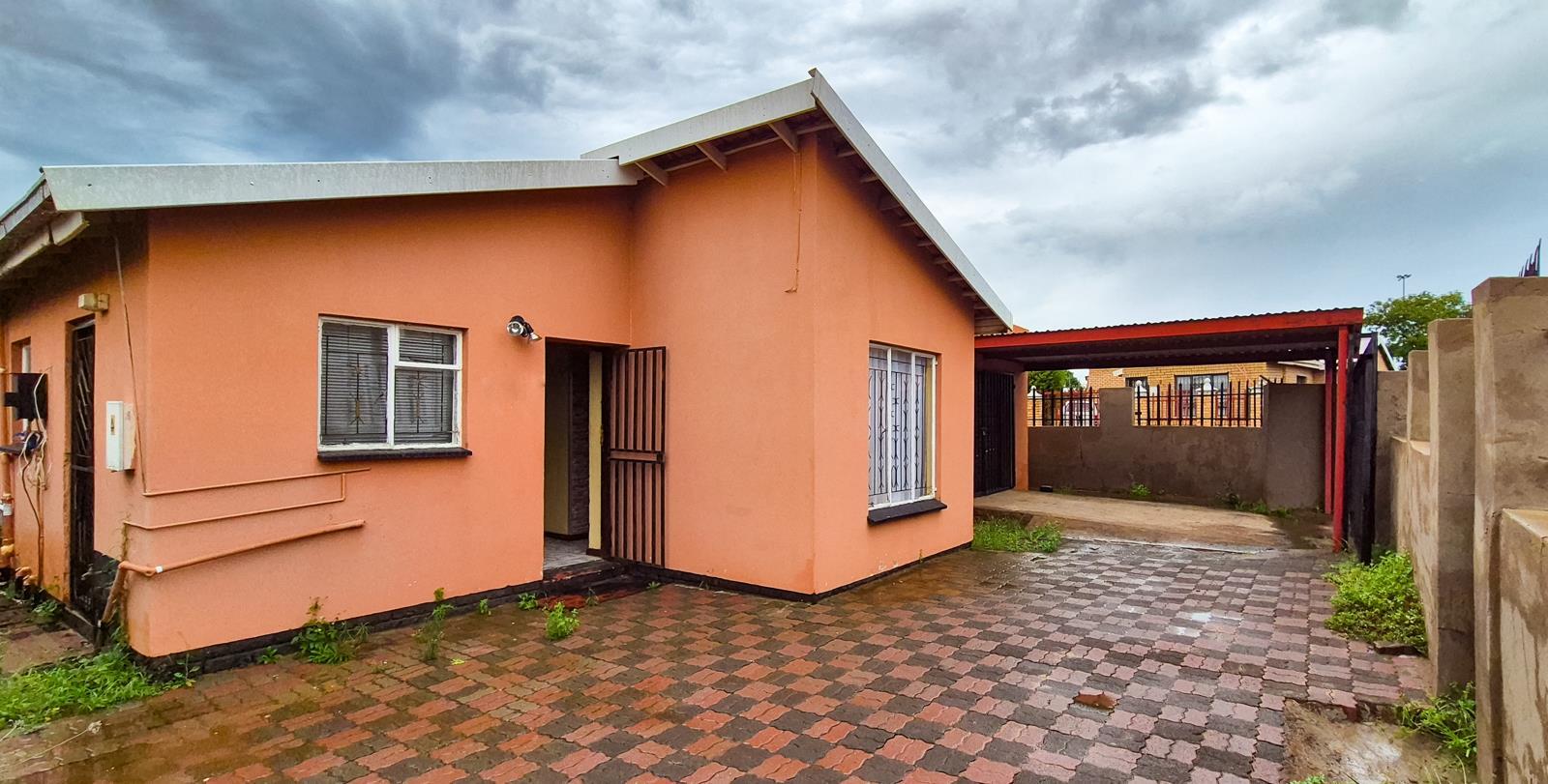 3 Bedroom House in Mlungisi