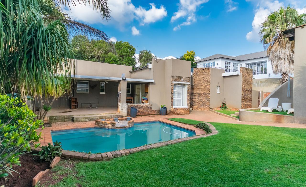 3 Bedroom House in Roodekrans