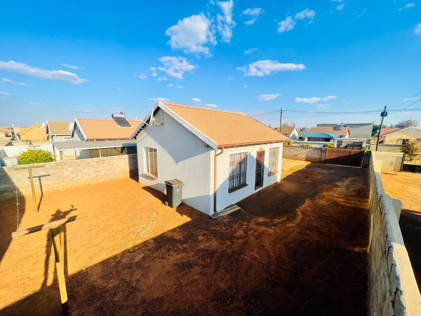2 Bedroom House in Protea Glen