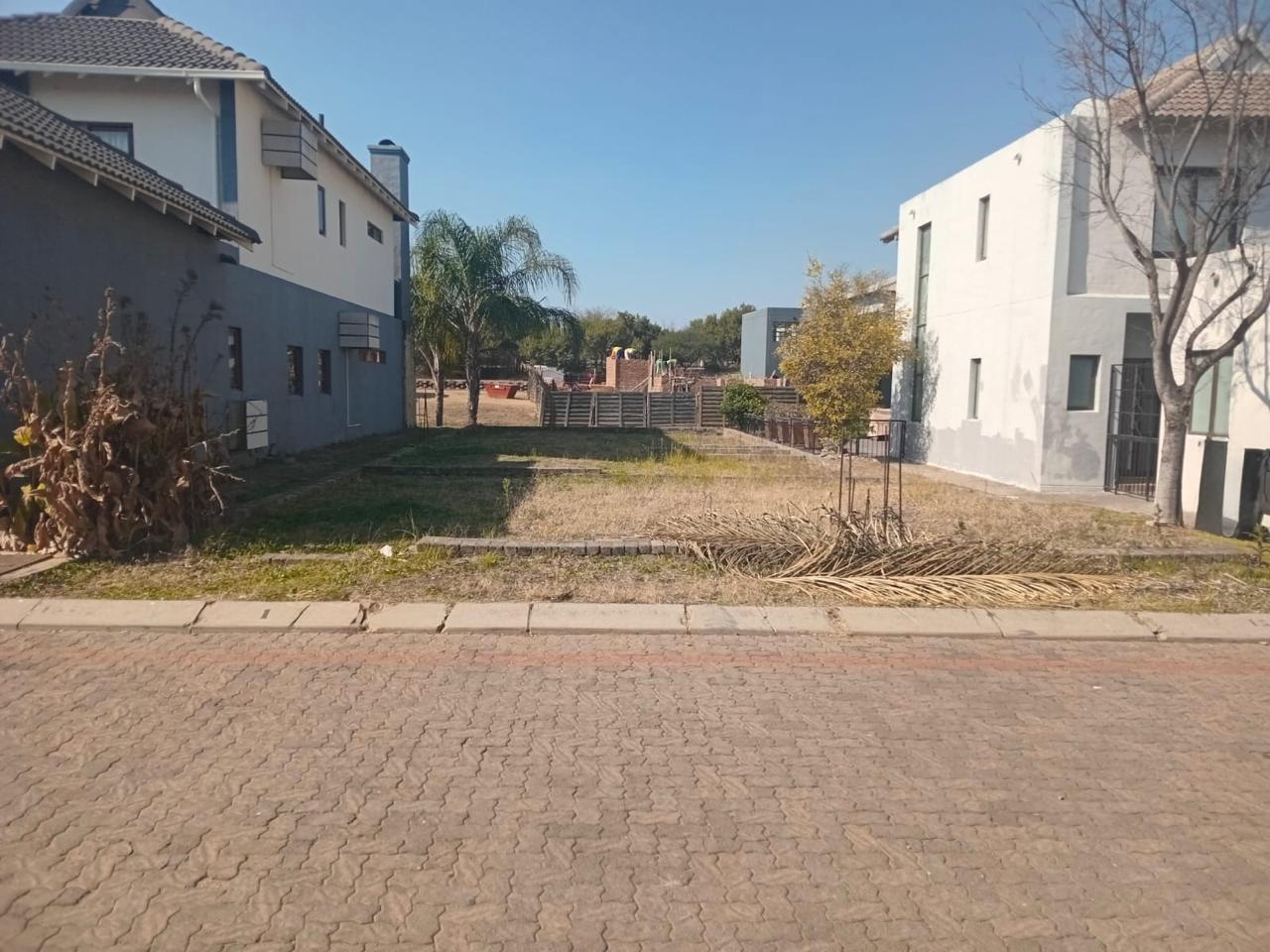 352 m² Land available in The Island Estates