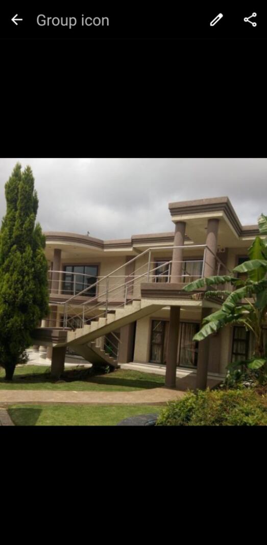 5 Bedroom House in Meredale