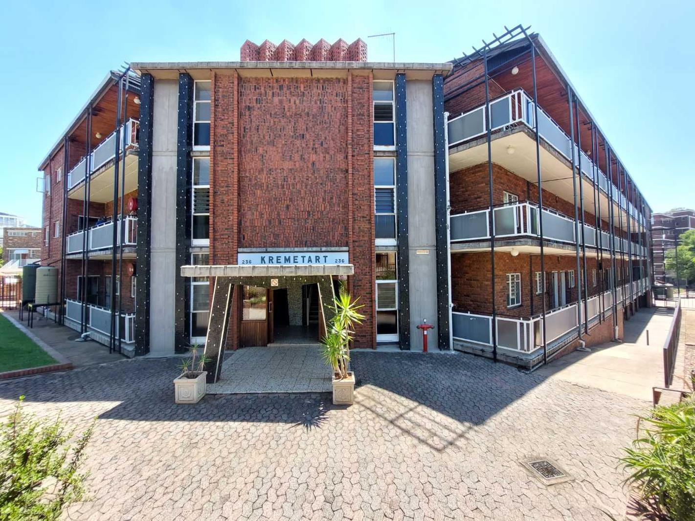 2 Bedroom Apartment in Groenkloof