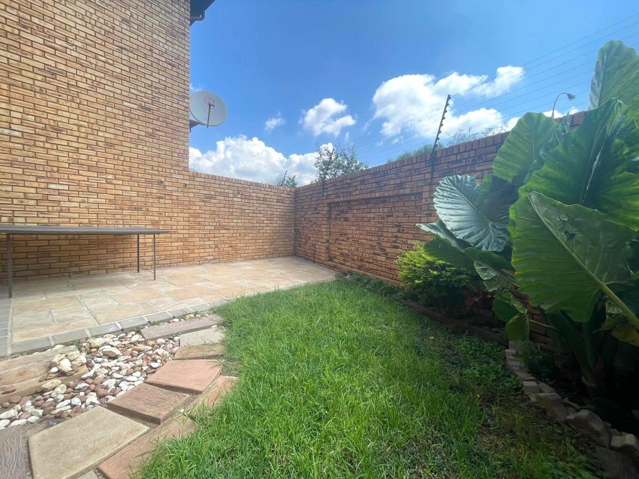 3 Bedroom Townhouse in Verwoerdpark