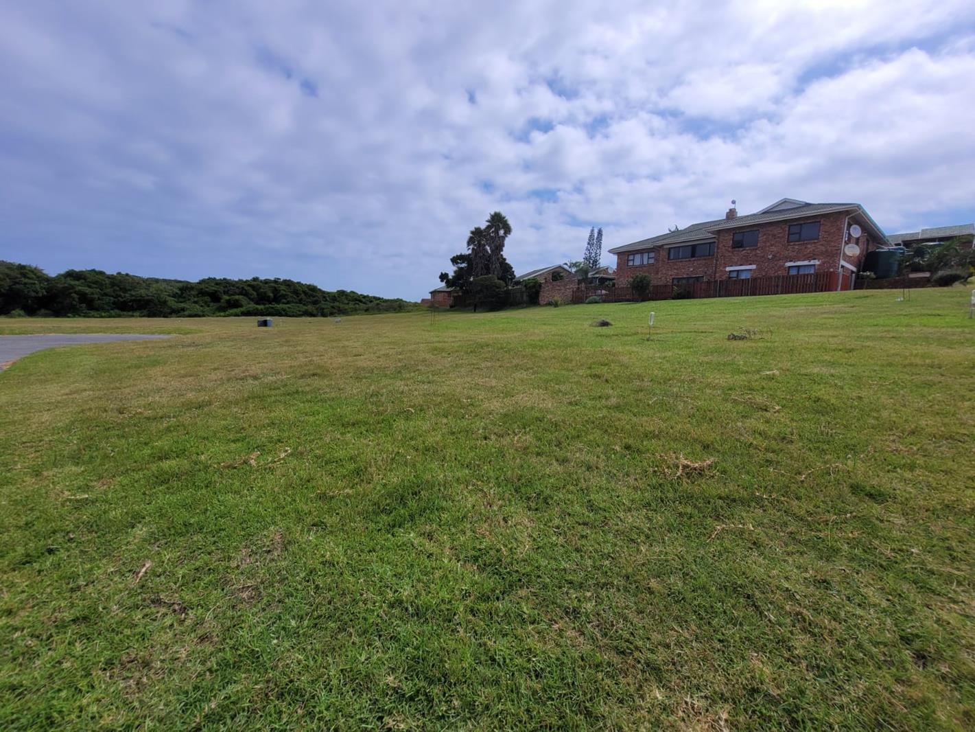 676 m² Land available in Cove Rock