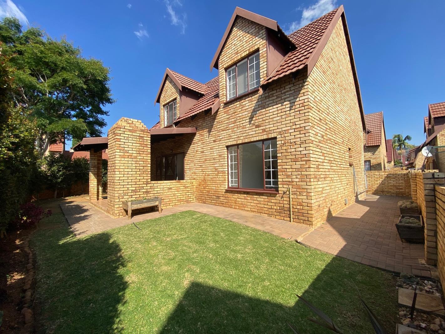 4 Bedroom Townhouse in Willowbrook