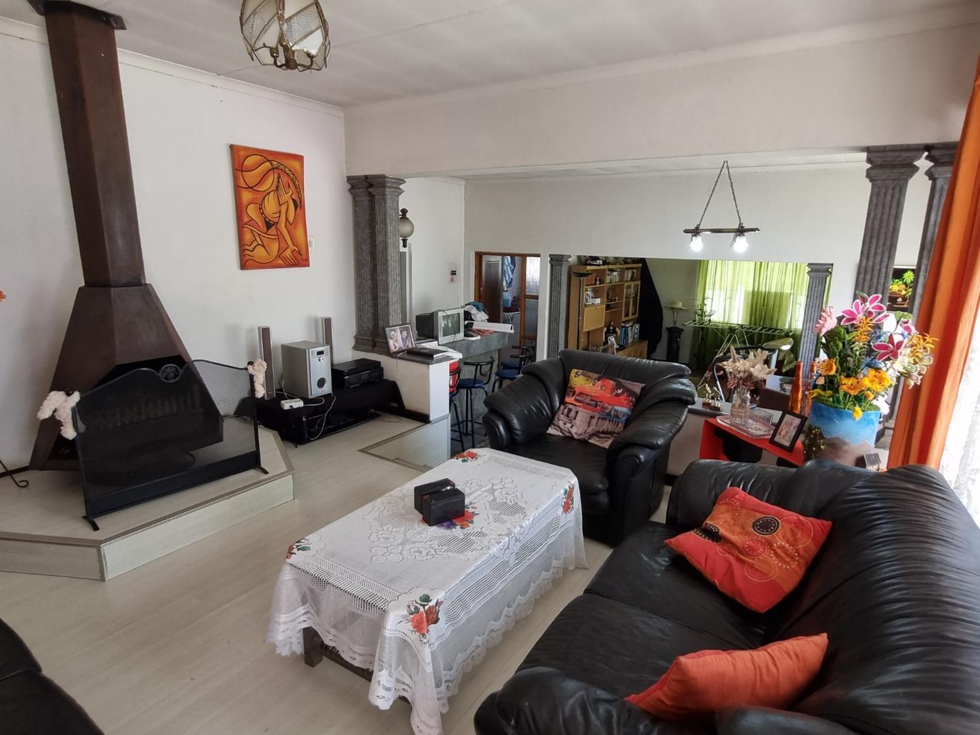 4 Bedroom House in Verwoerdpark