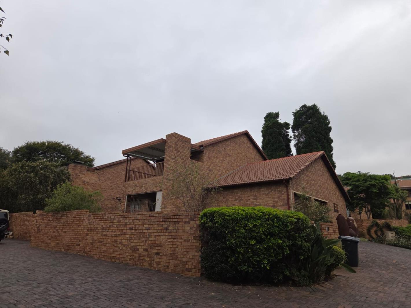 4 Bedroom Townhouse in Helderkruin