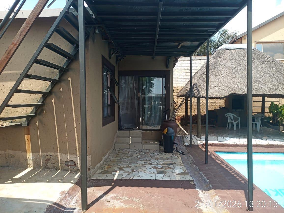 1 Bedroom Garden Cottage in Suideroord