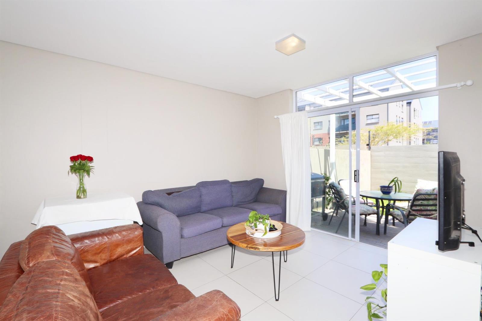2 Bedroom Townhouse in Somerset Lakes