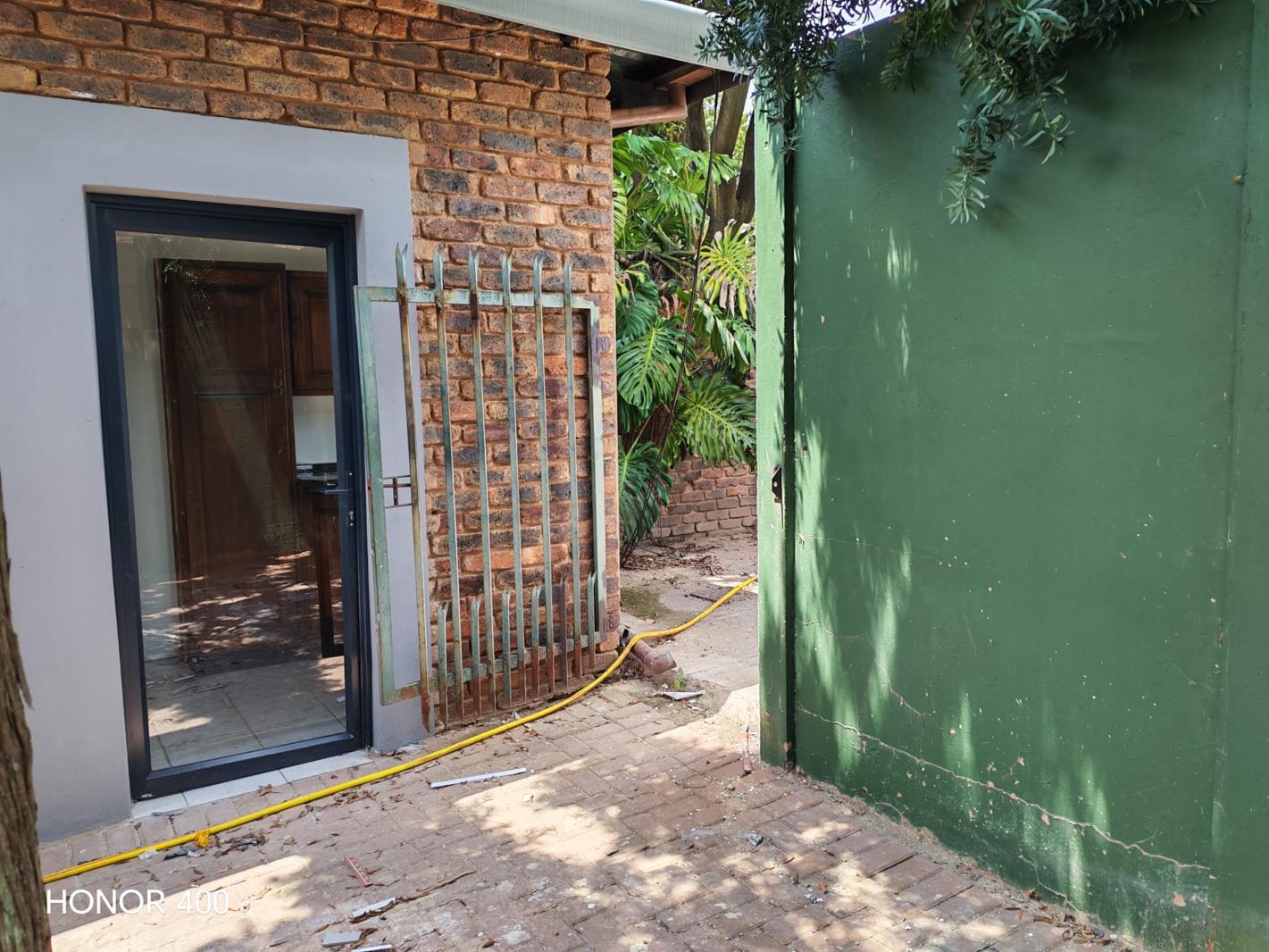 Bachelor apartment in Lyttelton Manor