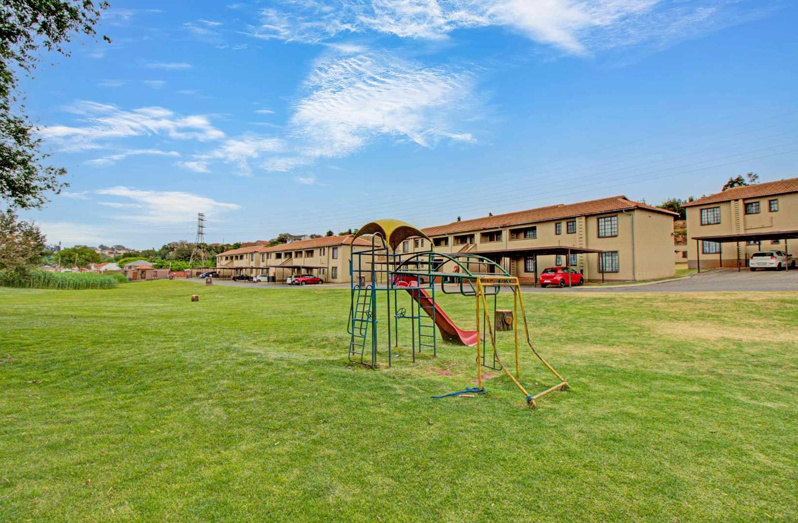 2 Bedroom Apartment in Roodepoort West