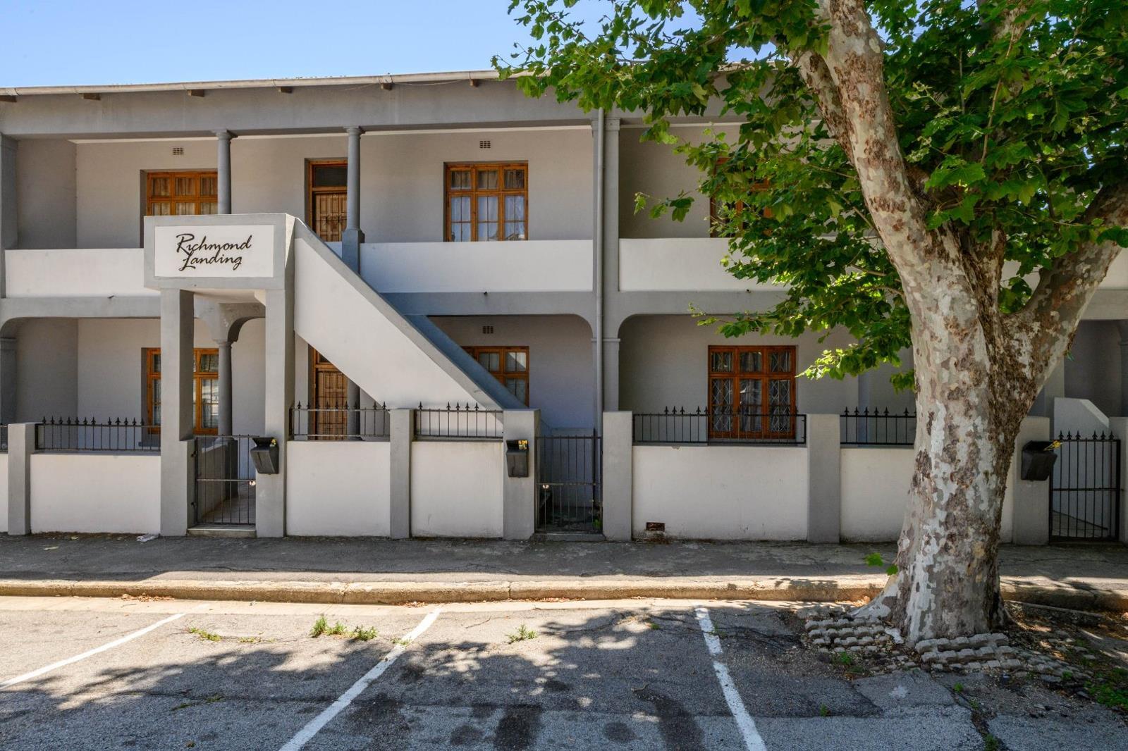 2 Bedroom Apartment in Richmond Hill