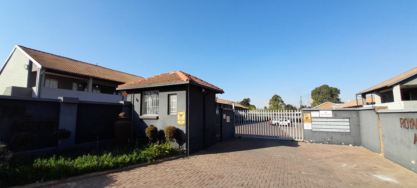 2 Bedroom Townhouse in Ravenswood