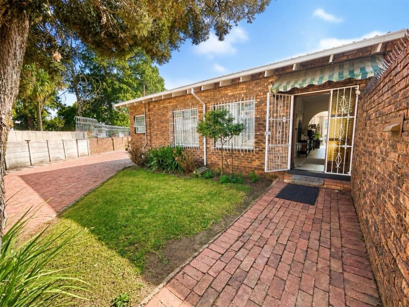 2 Bedroom Townhouse in Elma Park