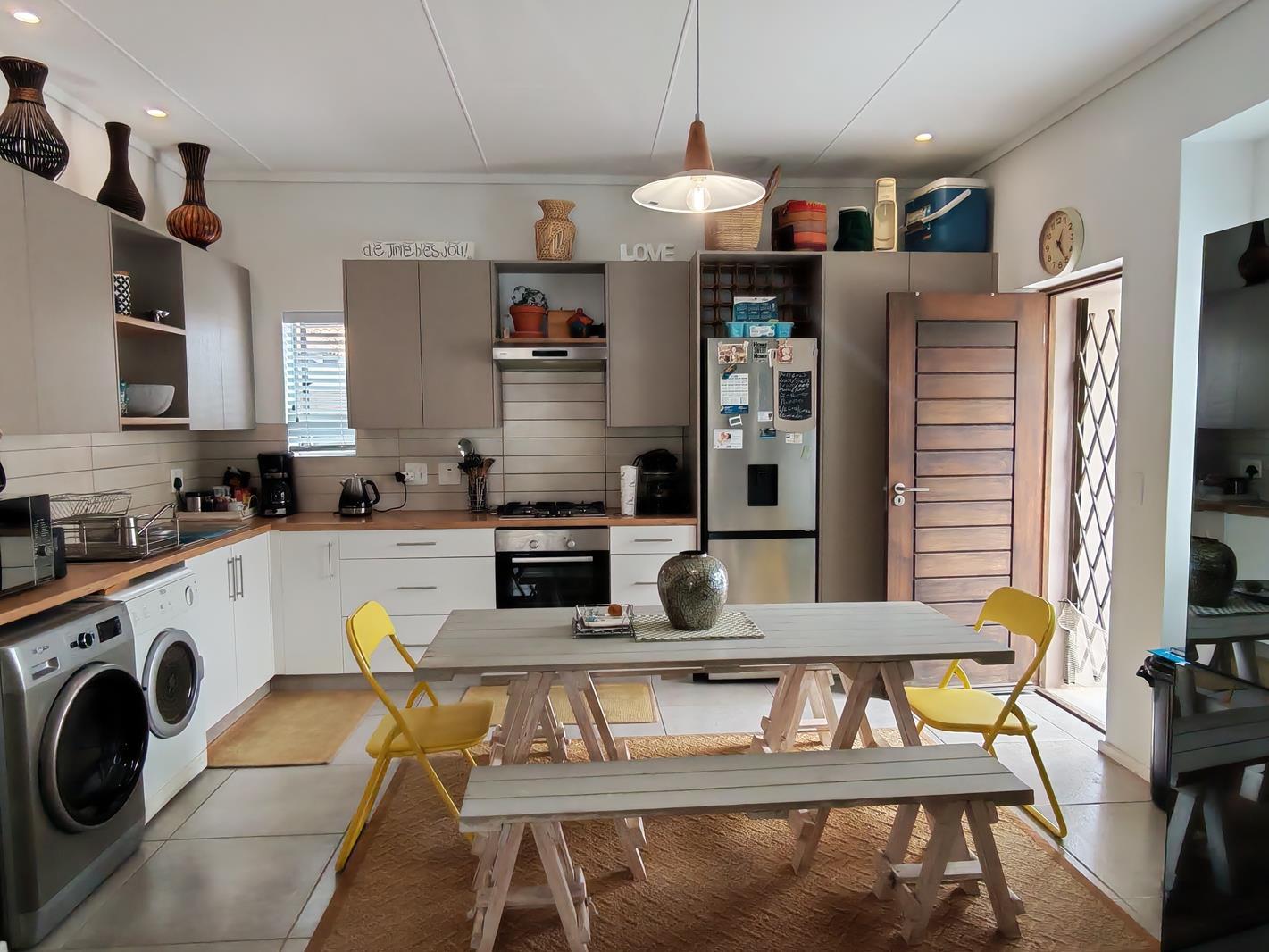 3 Bedroom Simplex in Hansmoeskraal