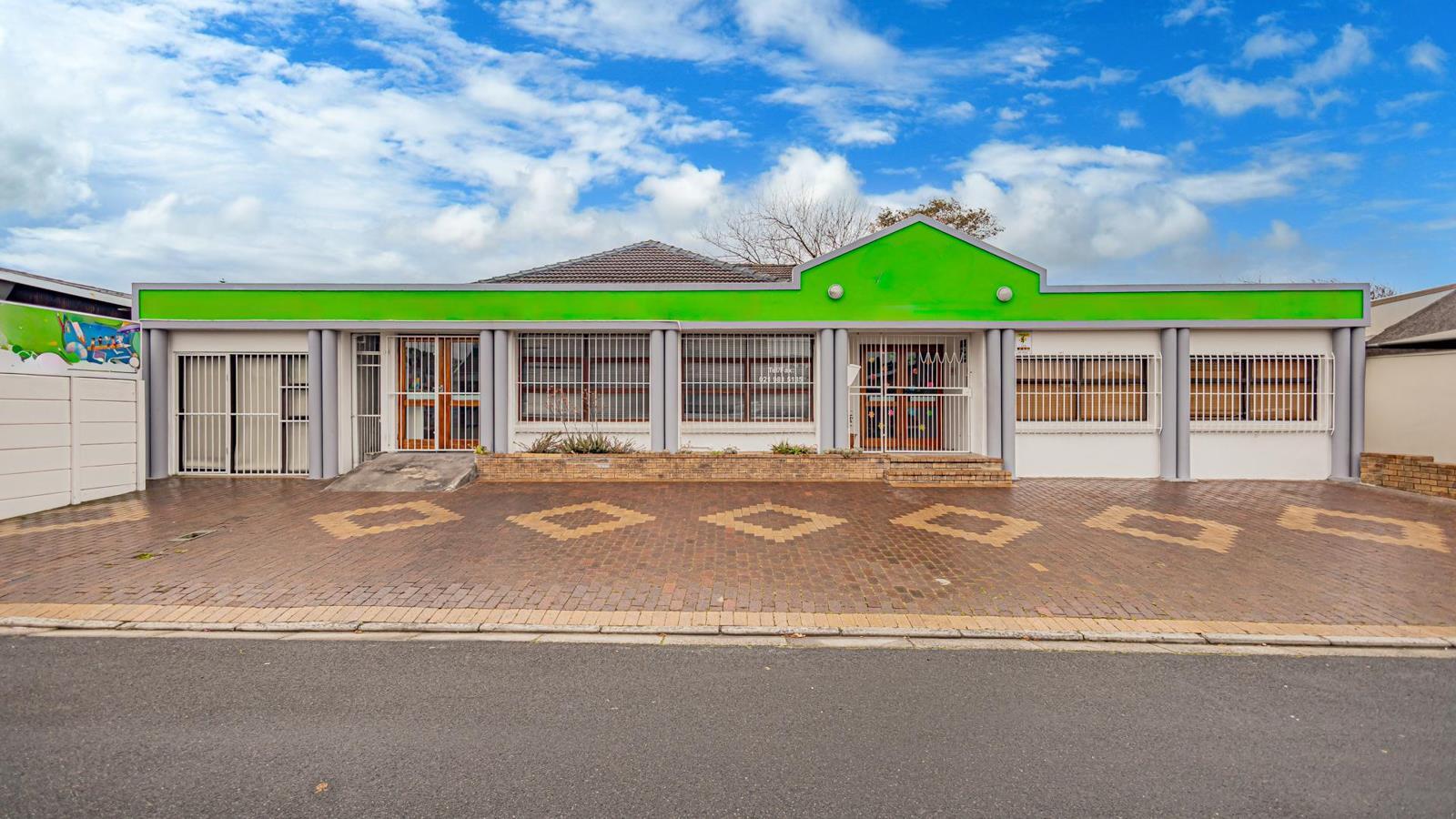 9 Bedroom House in Springbok Park