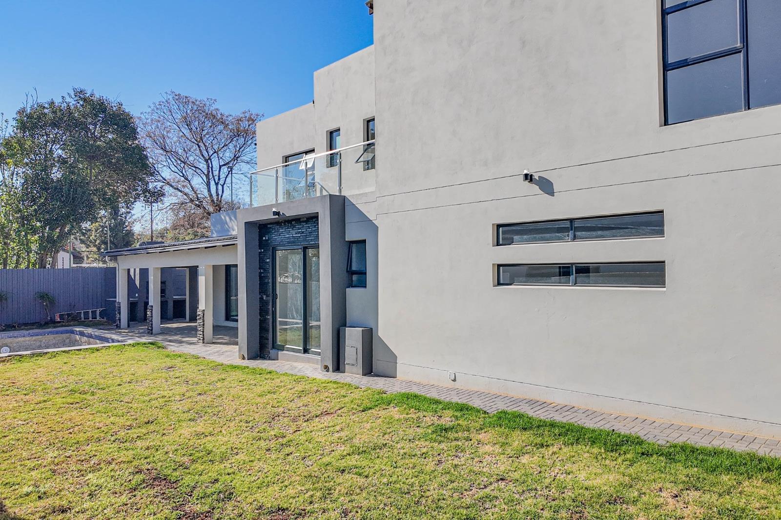 4 Bedroom House in Bryanston East