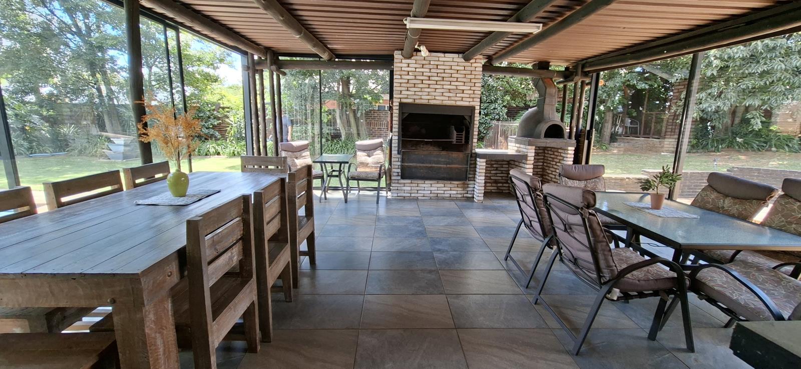 4 Bedroom House in Noordheuwel