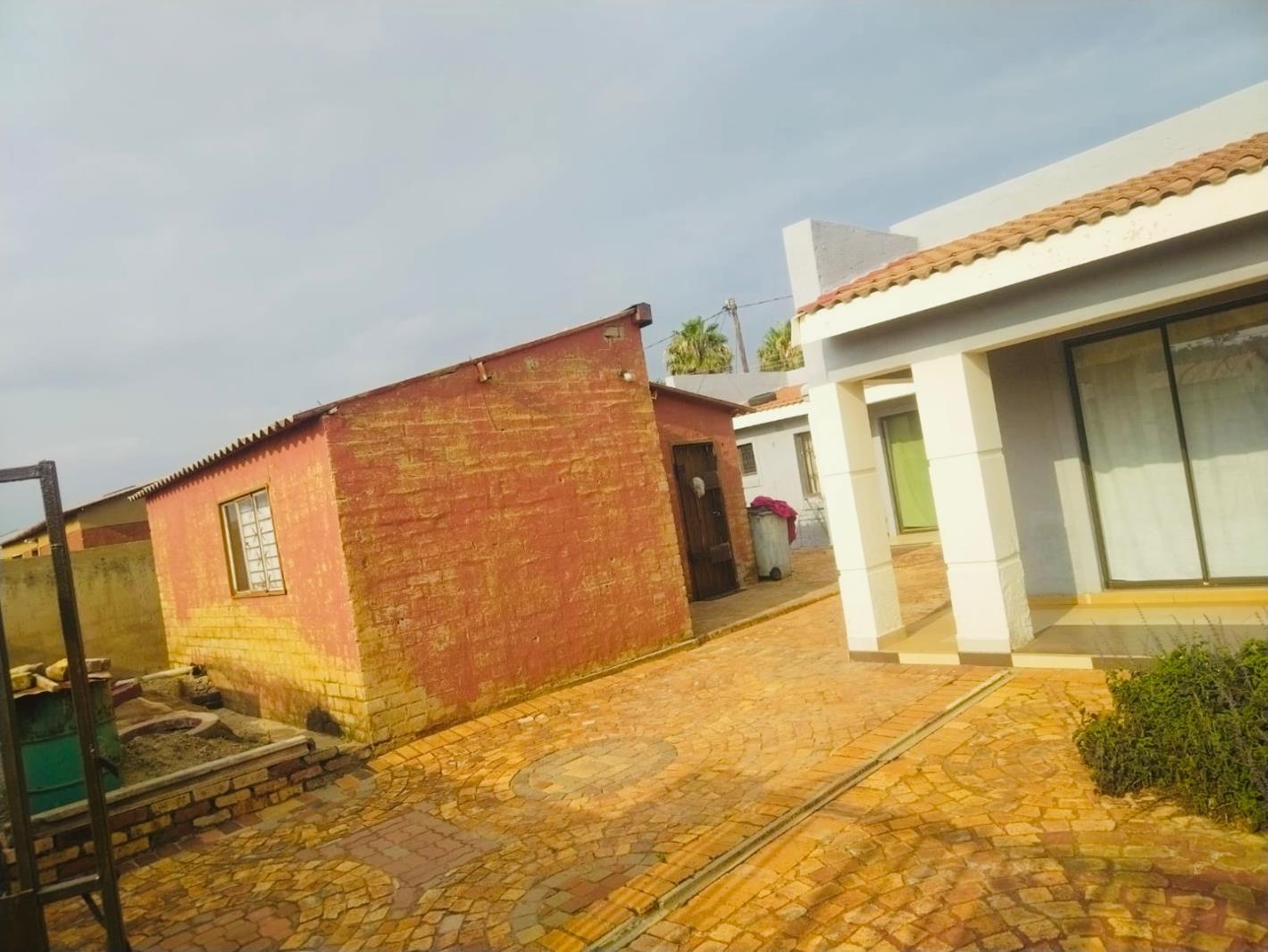 4 Bedroom House in Bram Fisherville