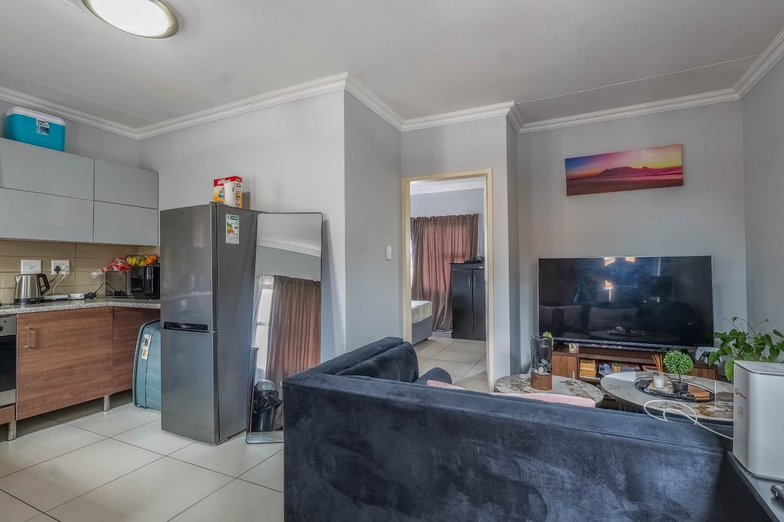 1 Bedroom Apartment in Rooihuiskraal North